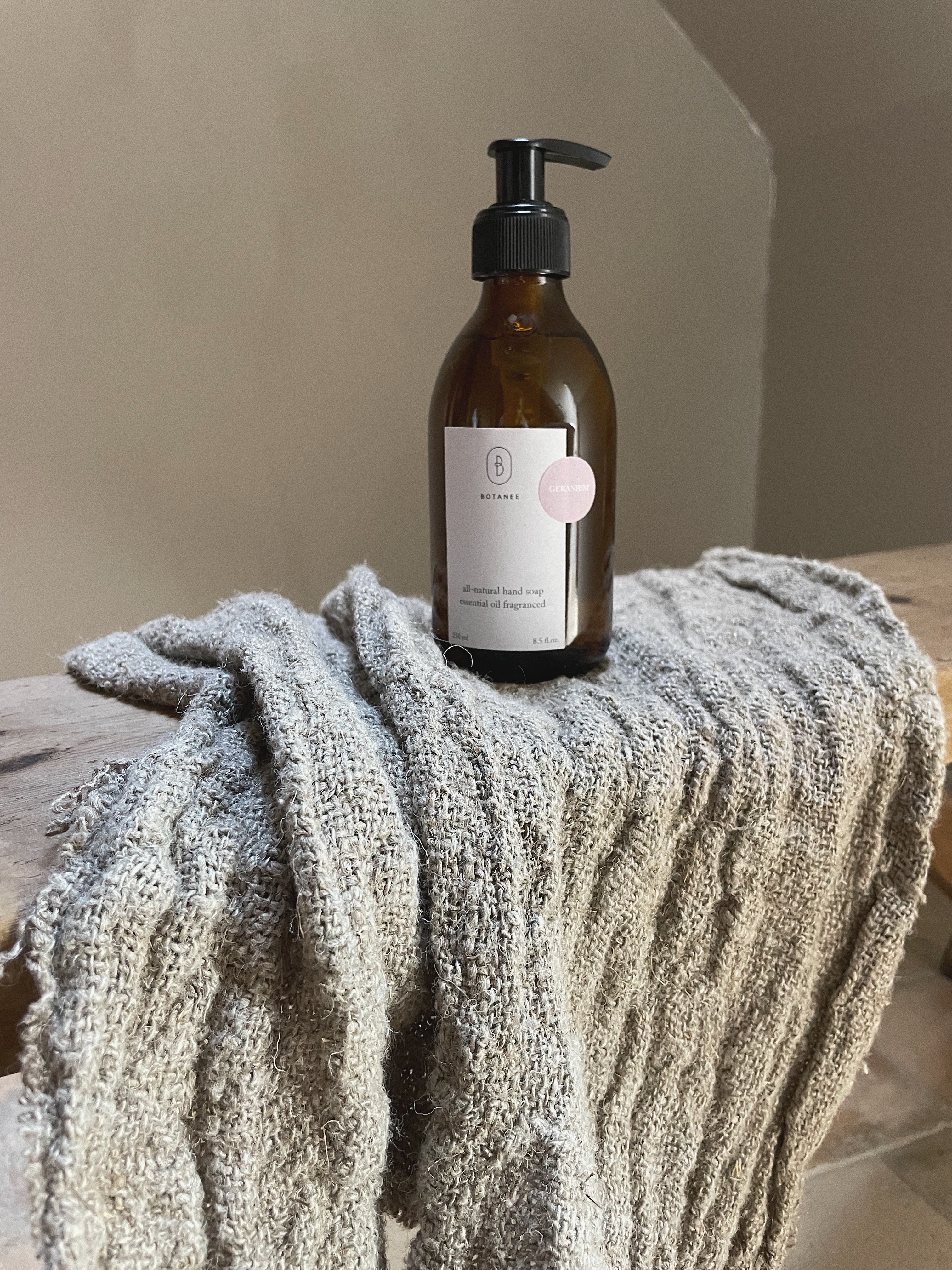 250ml | all-natural hand soap | geranium